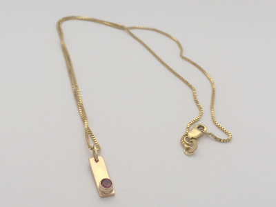 Raspberry Bar: Yellow Gold Pendant with Maine Tourmaline